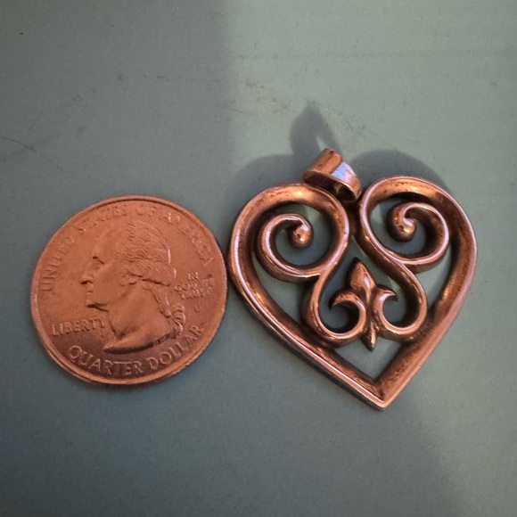 James Avery retired French Heart pendent. Sterling Silver - Picture 3 of 3